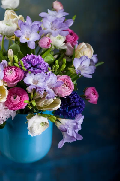 Bouquet de fleurs printanières — Photo