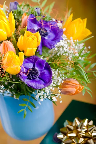 Korallok és tulipán csokor — Stock Fotó