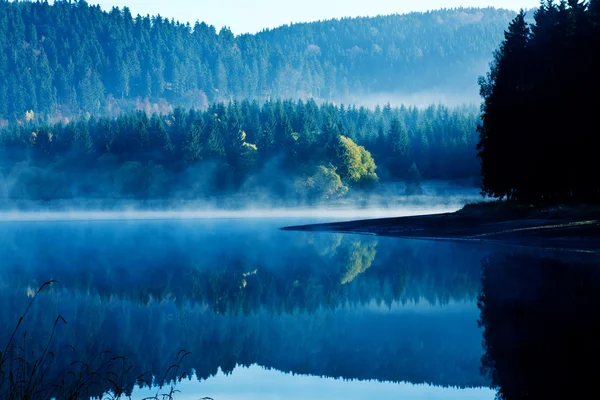 朝の湖 — ストック写真