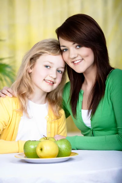 Portret van twee meisjes — Stockfoto