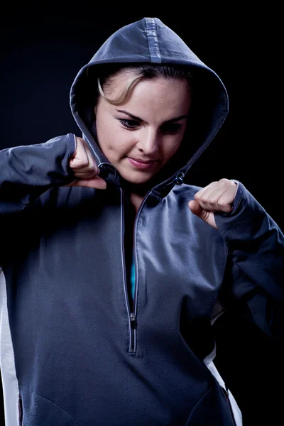 Portret van een sportieve vrouw — Stockfoto