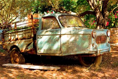 Old rusty truck clipart