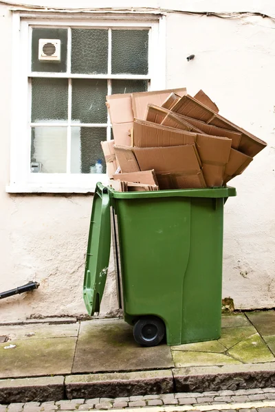 Зелений кошик для сміття — стокове фото