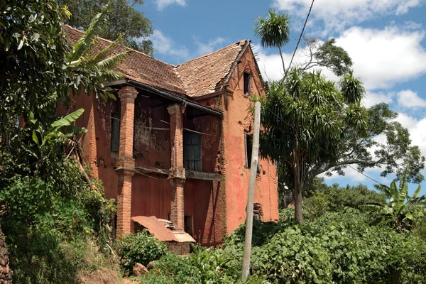 Εγκαταλελειμμένο αποικιακό σπίτι — Φωτογραφία Αρχείου