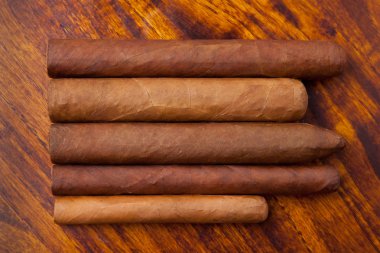 Cigars of different sizes clipart