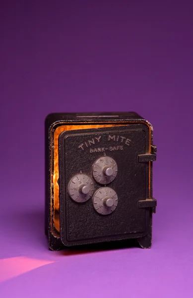 Old tiny safe box — Stock Photo, Image