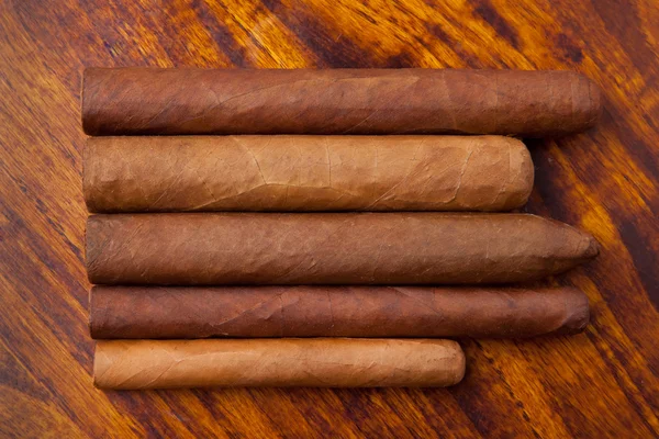 Sigaren van verschillende grootte — Stockfoto