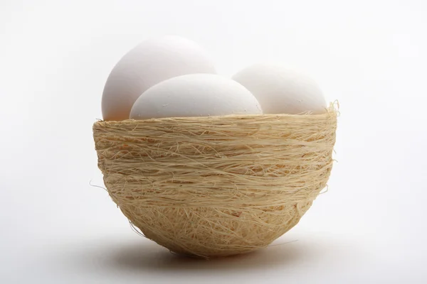 Yumurta üzerinde 4 yuva — Stok fotoğraf