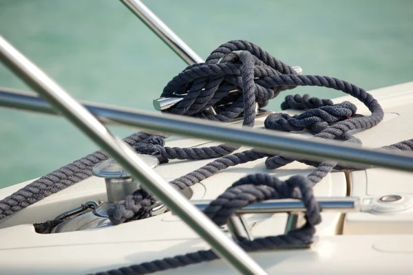 Amarrage de bateau et détail de corde — Photo