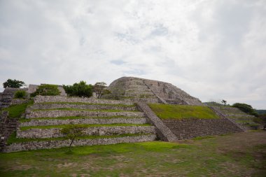 Xochicalco mahveder. Piramit