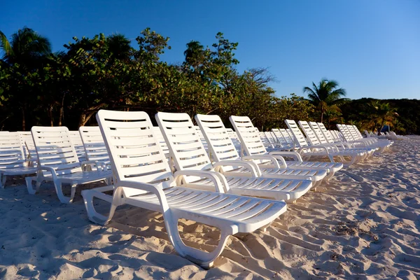 Teak chairs in the sand — Stock Photo, Image