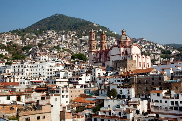 Taxco domy i Kościół — Zdjęcie stockowe