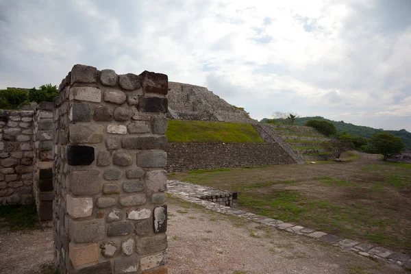 From the top of the Two Glifos Plaza in Xochicalco — Stock Photo, Image