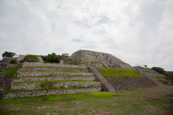 Руины Xochicalco. Пирамида — стоковое фото