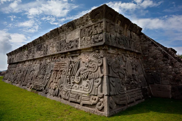 Close shot of the Temple of the Feathered Serpent — Stock Photo, Image