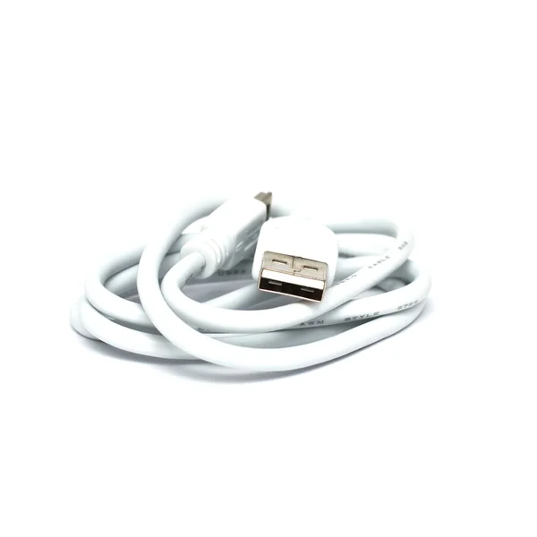 孤立白色上的白色 usb 计算机电缆 — 图库照片