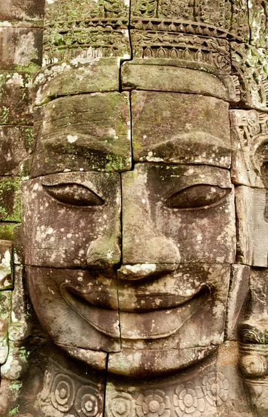 초원 및 해변 오두막바이욘 사원에 있는 웃는 얼굴 — 스톡 사진