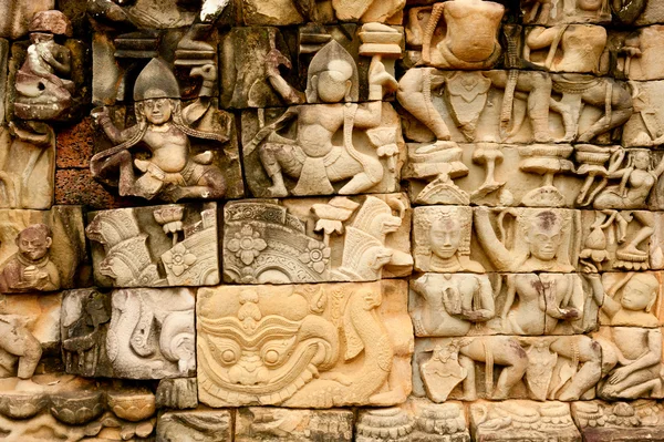 Sculptures d'art sur le mur à Angkor Wat — Photo