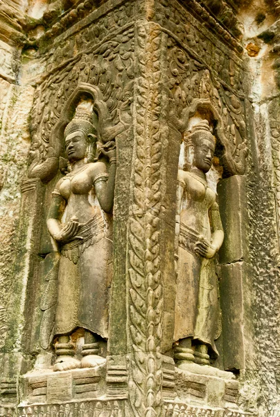 Esculturas de arte na parede em Angkor Wat — Fotografia de Stock