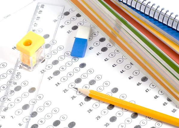 Punteggio test con matita, taccuino e gomma — Foto Stock