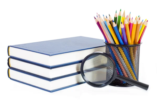Bools, lápis e lupa sobre branco — Fotografia de Stock