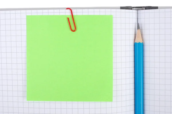 Cuaderno con lápiz y marcadores —  Fotos de Stock