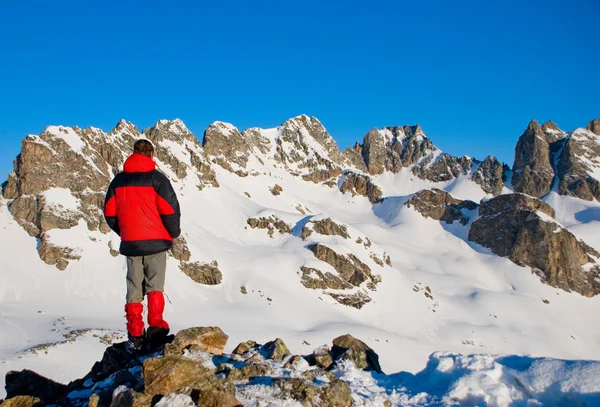 Escursioni in montagna d'inverno — Foto Stock