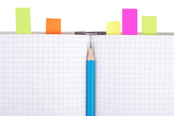 Caderno com lápis e marcadores — Fotografia de Stock