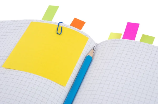 Cuaderno con lápiz y marcadores — Foto de Stock