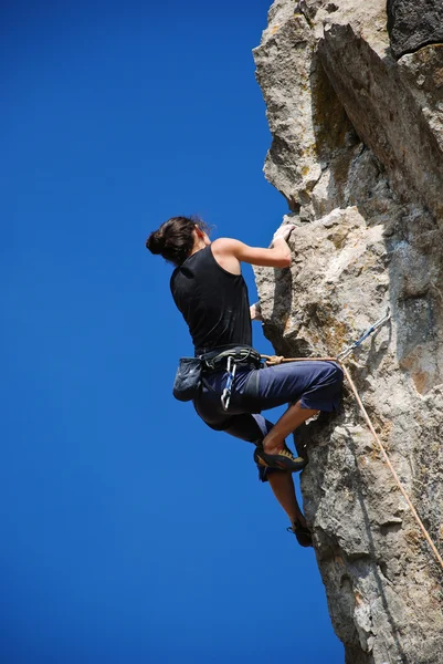 Horolezec během dobývání skal — Stock fotografie