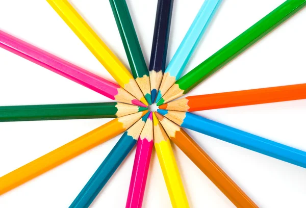 Kolorowe ołówki na białym tle — Zdjęcie stockowe