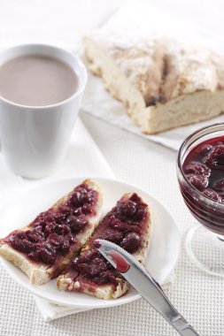 Cherry jam tost