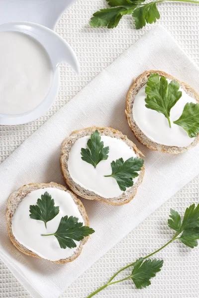 Canape with soft cheese — Stock Photo, Image