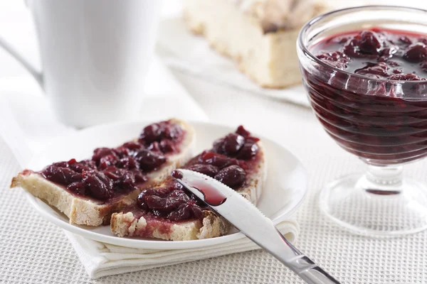 Cherry jam on toast — Stock Photo, Image
