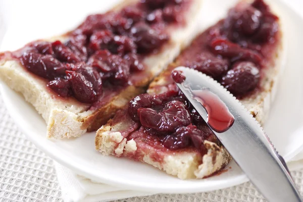 Cherry jam tost — Stok fotoğraf