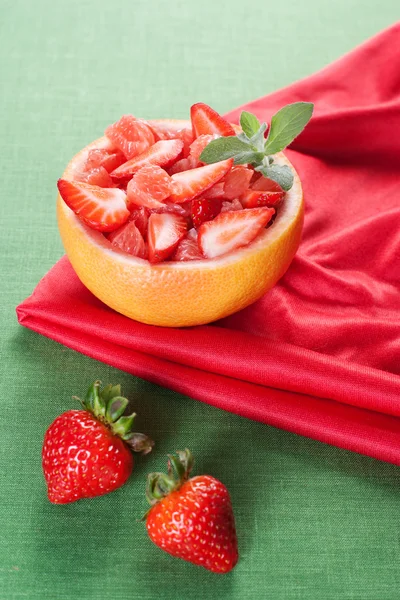 草莓和葡萄柚水果沙拉 — 图库照片