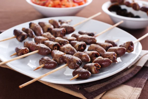 Grilled chicken hearts on skewers — Stock Photo, Image