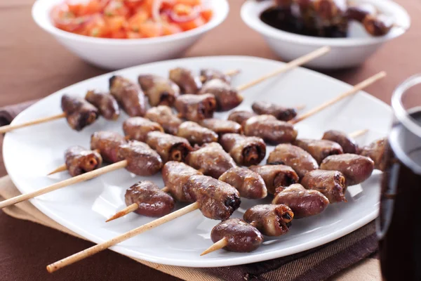 Grilled chicken hearts on skewers — Stock Photo, Image