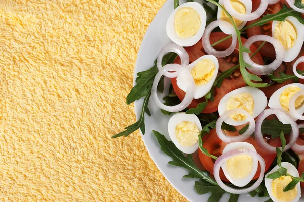 Healthy salad with eggs — Stock Photo, Image