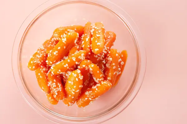 Honey glazed baby carrots — Stock Photo, Image