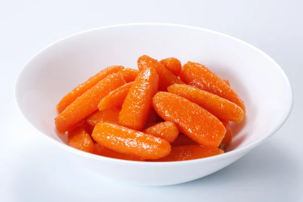 Детская морковка с медом в глазури — стоковое фото