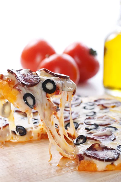 Pizza con queso derretido — Foto de Stock