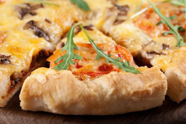 Pizza with mushroom and tomatoes — Stock Photo, Image