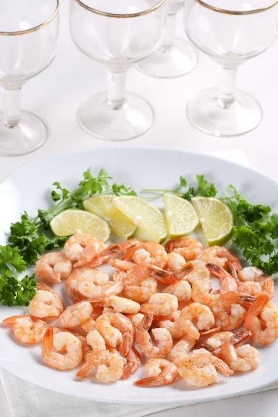 Shrimps with lime — Stock Photo, Image