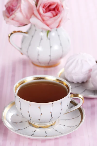 Chá e rosas — Fotografia de Stock