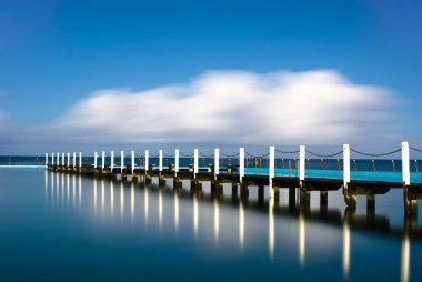 narrabeen gelgit havuzu pier yansıma