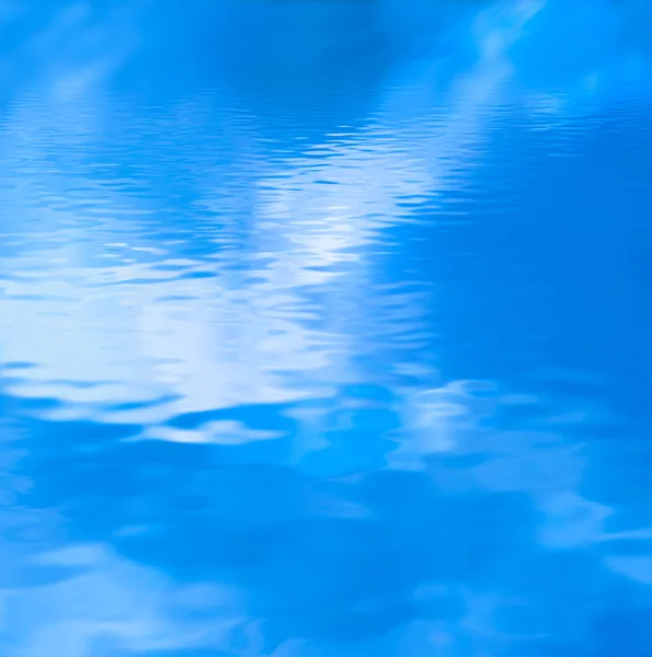 Água azul enevoada — Fotografia de Stock
