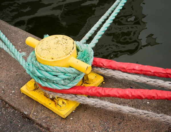 stock image Ropes around a pole