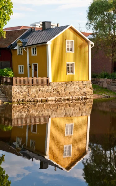 黄色い家 — ストック写真