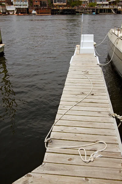A view of the jetty in the marina. — Stock Photo, Image